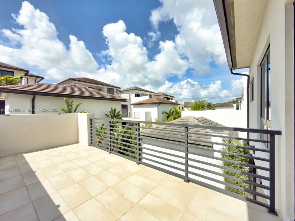 For Sale: $2,100,000 (4 beds, 4 baths, 3996 Square Feet)