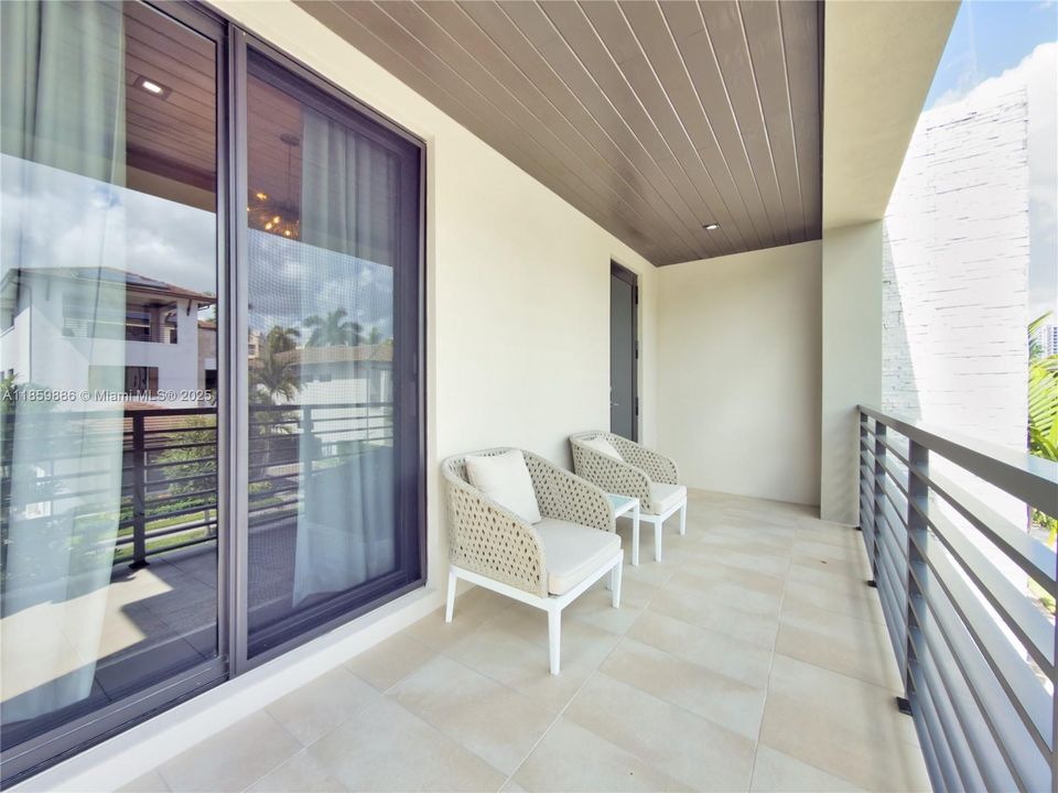 For Sale: $2,100,000 (4 beds, 4 baths, 3996 Square Feet)