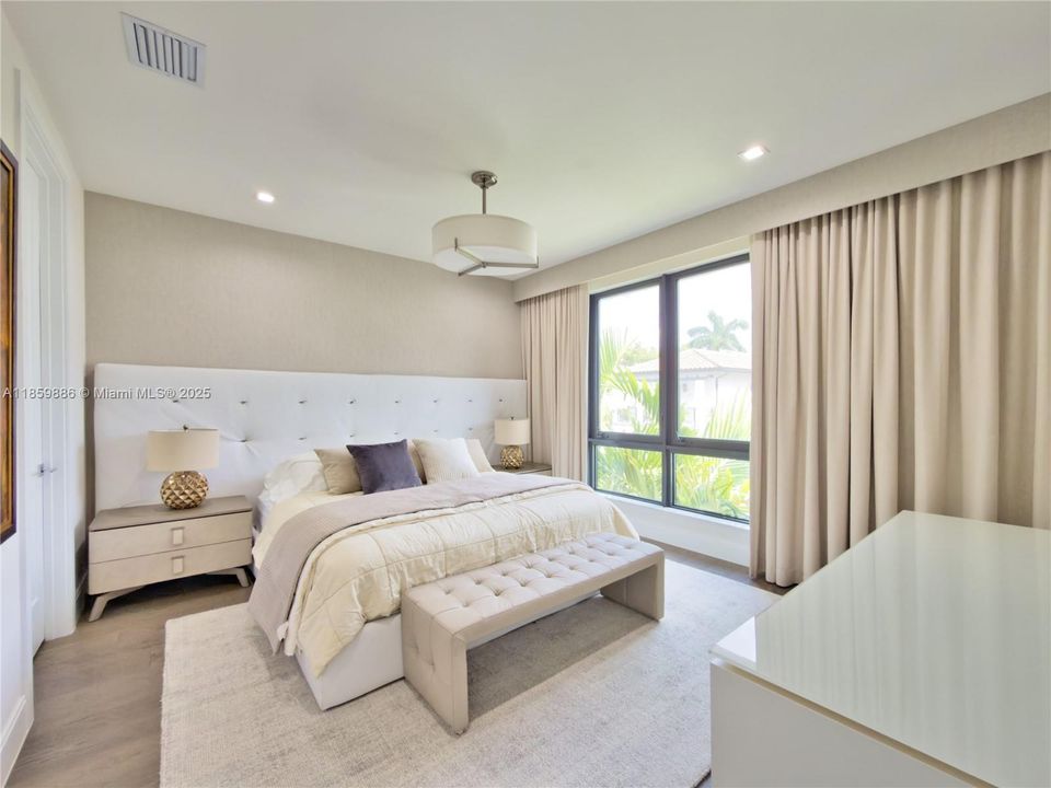 For Sale: $2,100,000 (4 beds, 4 baths, 3996 Square Feet)