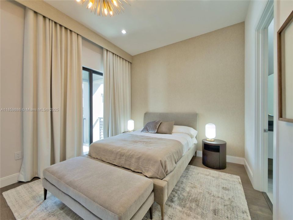 For Sale: $2,100,000 (4 beds, 4 baths, 3996 Square Feet)