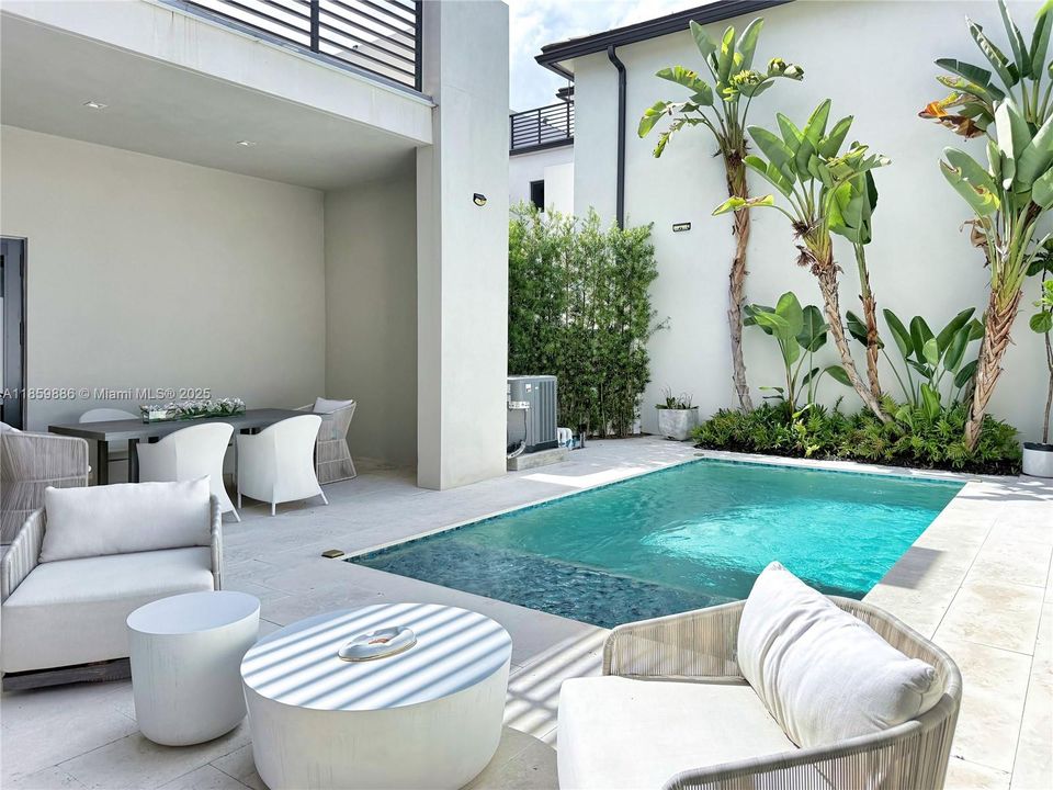 For Sale: $2,100,000 (4 beds, 4 baths, 3996 Square Feet)