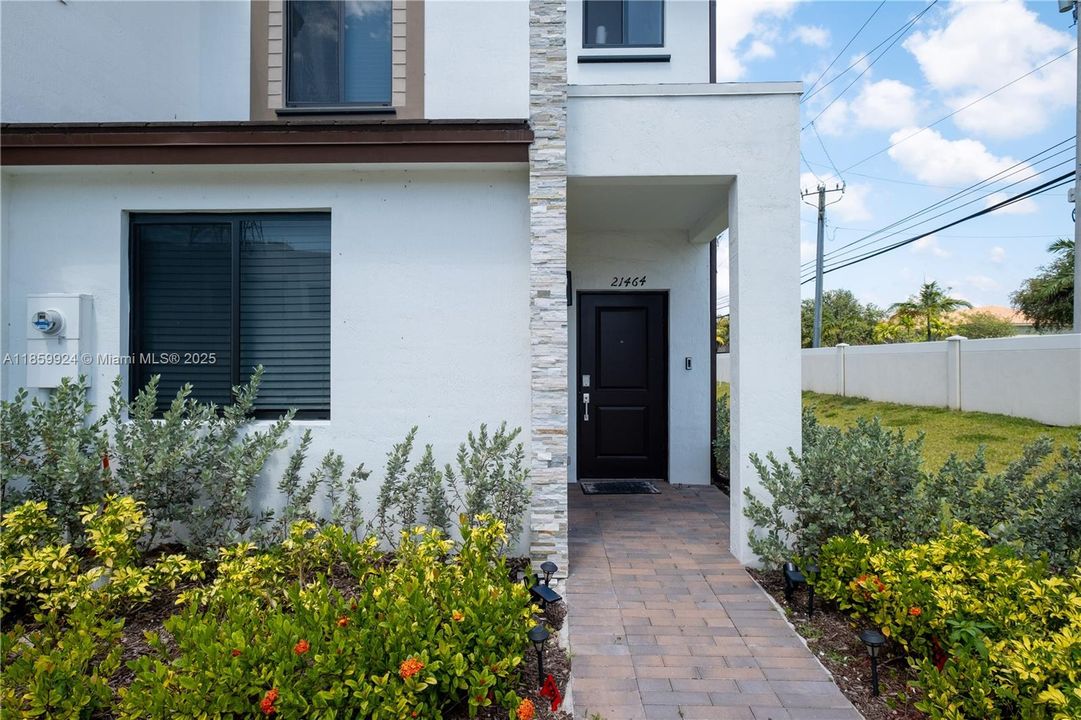 最近租的: $3,550 (3 贝兹, 3 浴室, 0 平方英尺)