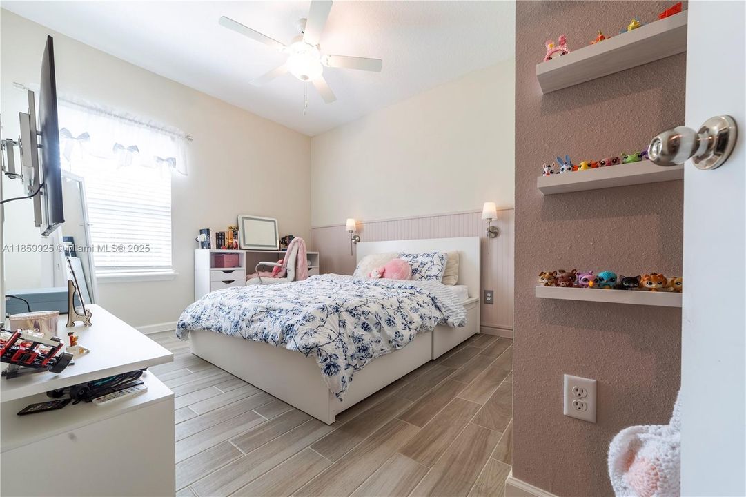 For Rent: $2,230 (4 beds, 2 baths, 1893 Square Feet)