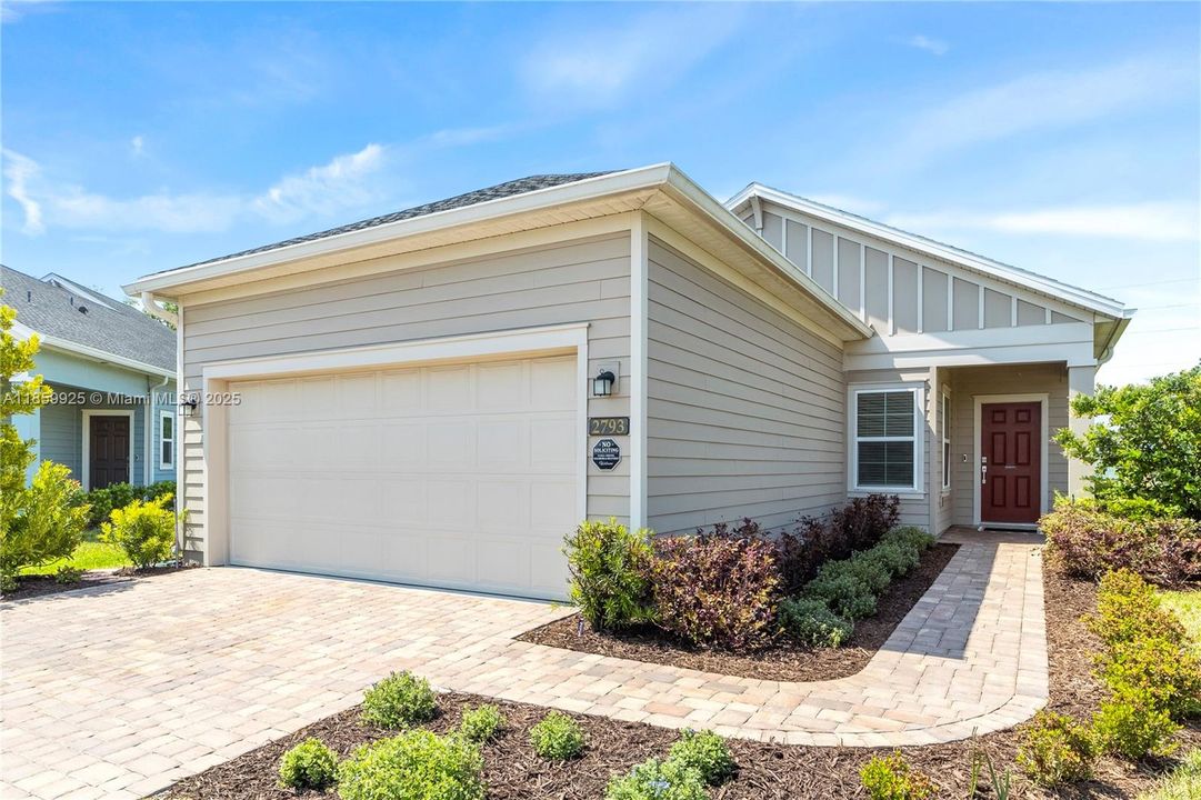 For Rent: $2,230 (4 beds, 2 baths, 1893 Square Feet)