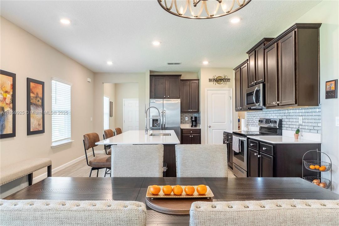 For Rent: $2,230 (4 beds, 2 baths, 1893 Square Feet)