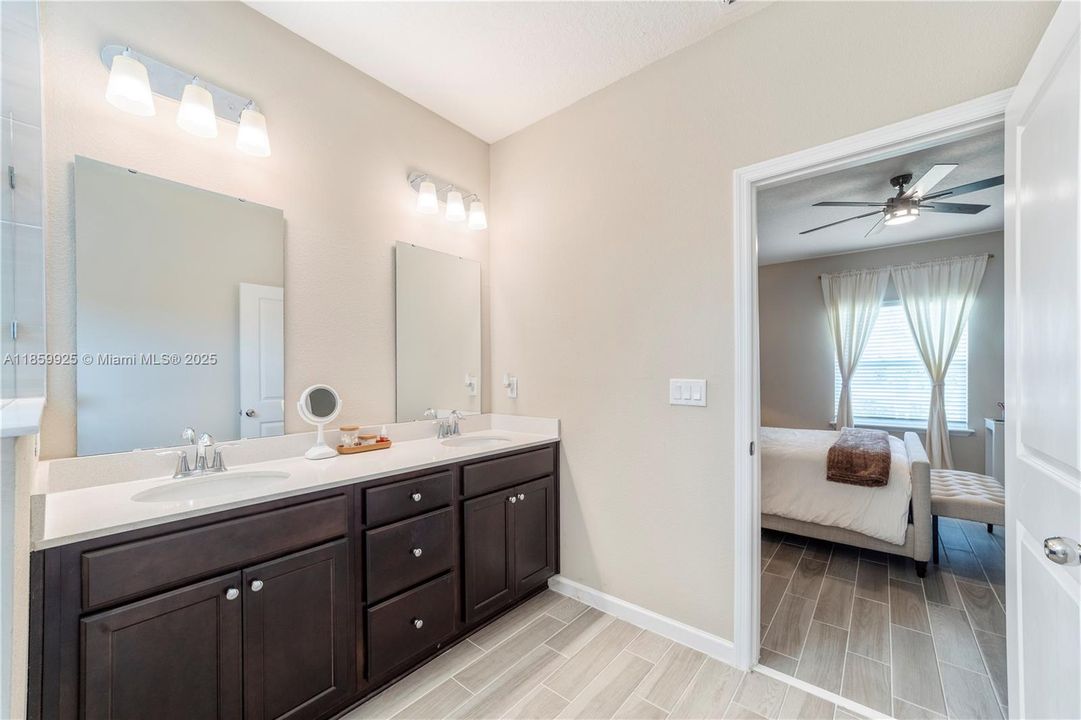 For Rent: $2,230 (4 beds, 2 baths, 1893 Square Feet)