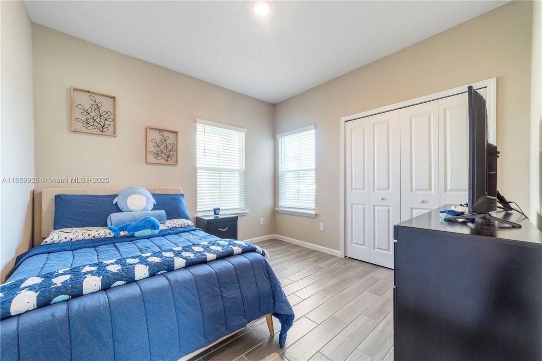 For Rent: $2,230 (4 beds, 2 baths, 1893 Square Feet)