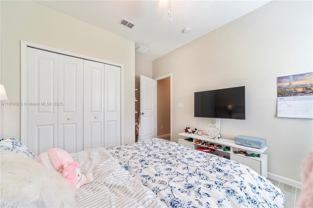 For Rent: $2,230 (4 beds, 2 baths, 1893 Square Feet)