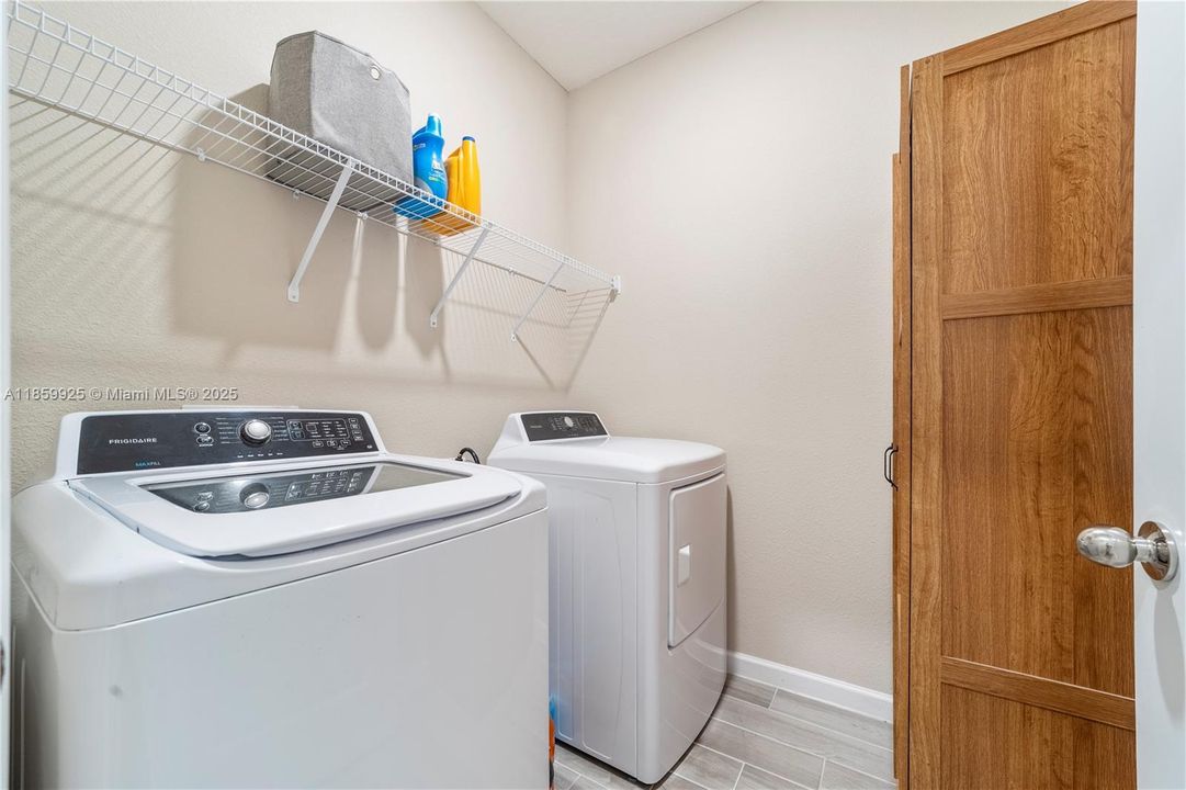 For Rent: $2,230 (4 beds, 2 baths, 1893 Square Feet)