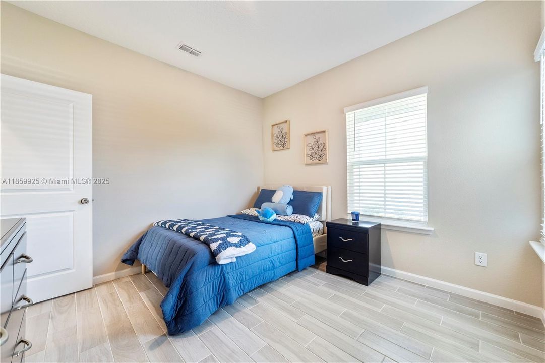 For Rent: $2,230 (4 beds, 2 baths, 1893 Square Feet)