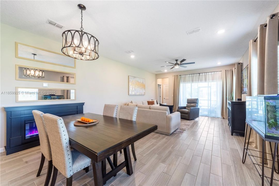 For Rent: $2,230 (4 beds, 2 baths, 1893 Square Feet)