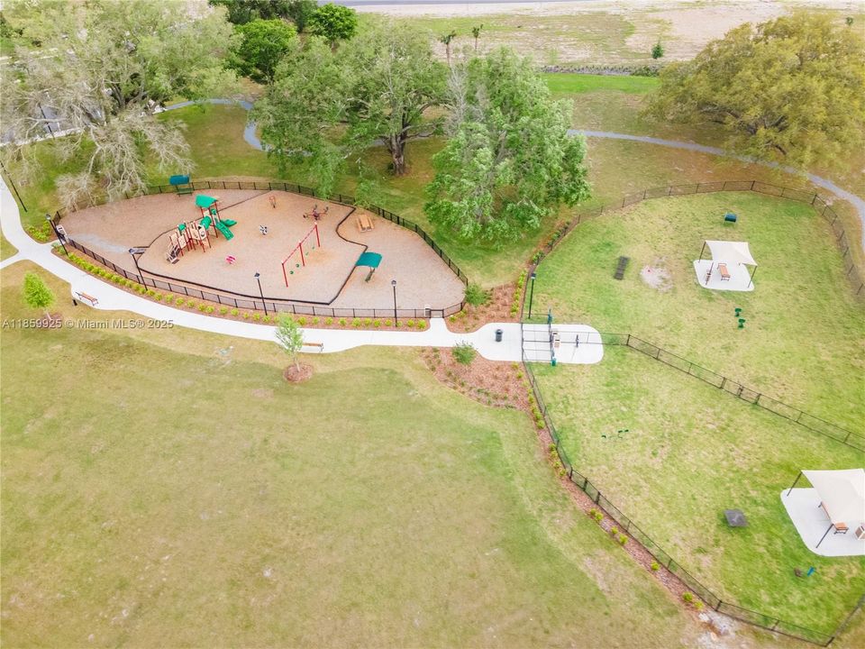 For Rent: $2,230 (4 beds, 2 baths, 1893 Square Feet)