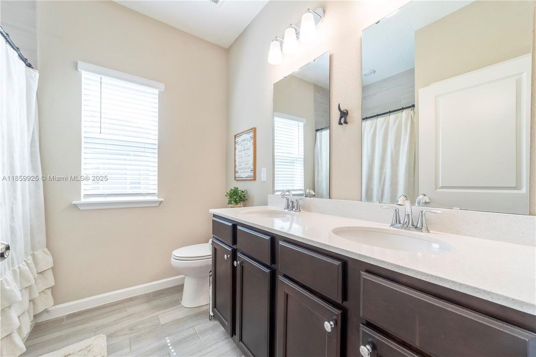 For Rent: $2,230 (4 beds, 2 baths, 1893 Square Feet)