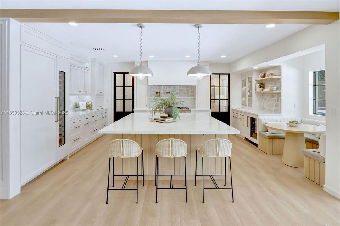 Recently Sold: $2,499,000 (4 beds, 3 baths, 3142 Square Feet)