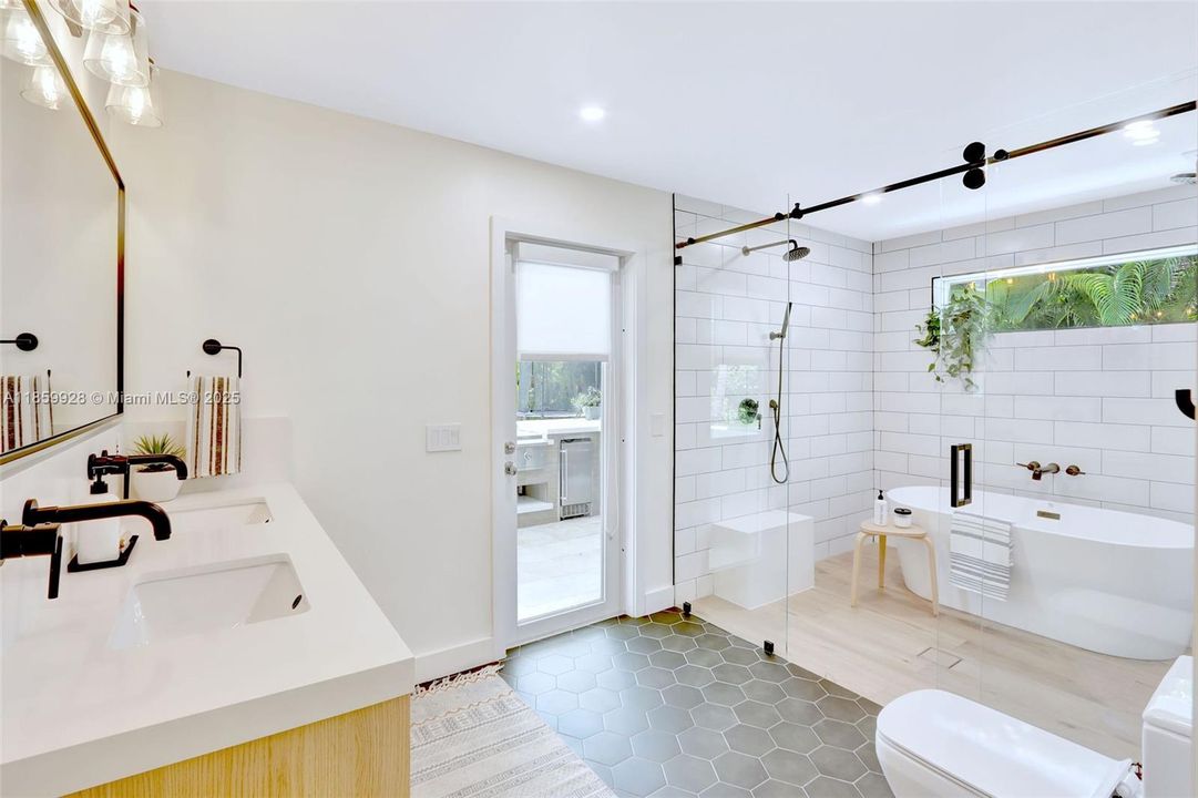 Recently Sold: $2,499,000 (4 beds, 3 baths, 3142 Square Feet)