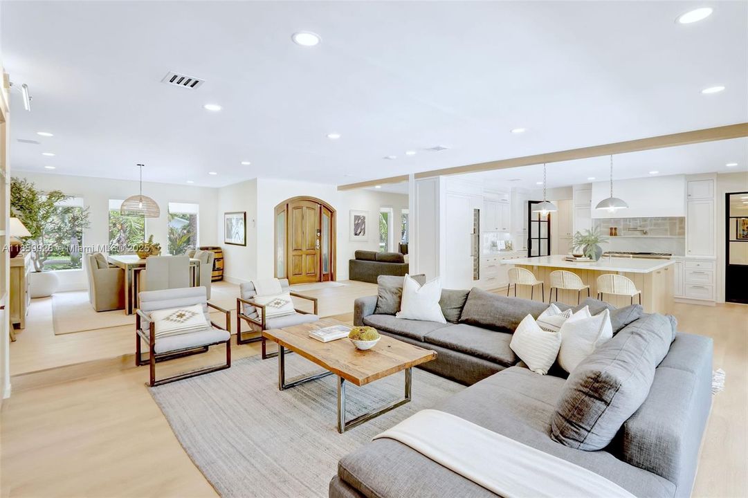 Recently Sold: $2,499,000 (4 beds, 3 baths, 3142 Square Feet)