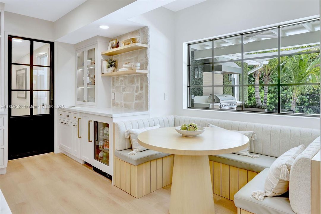 Recently Sold: $2,499,000 (4 beds, 3 baths, 3142 Square Feet)