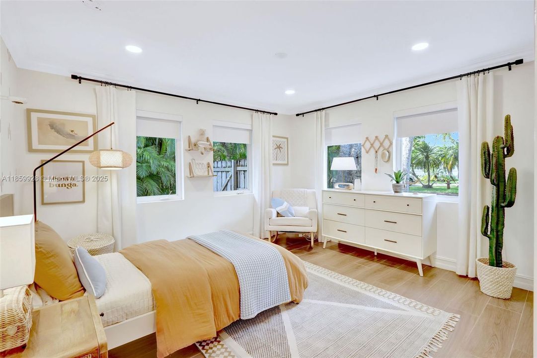 Recently Sold: $2,499,000 (4 beds, 3 baths, 3142 Square Feet)