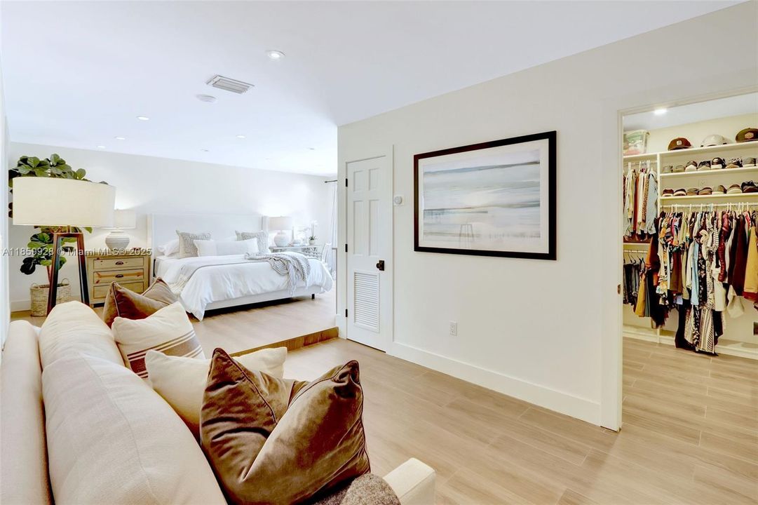 Recently Sold: $2,499,000 (4 beds, 3 baths, 3142 Square Feet)