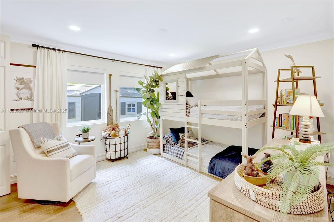 Recently Sold: $2,499,000 (4 beds, 3 baths, 3142 Square Feet)