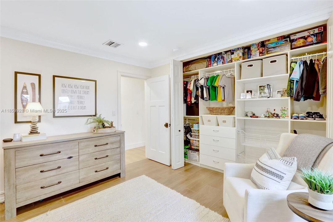 Recently Sold: $2,499,000 (4 beds, 3 baths, 3142 Square Feet)