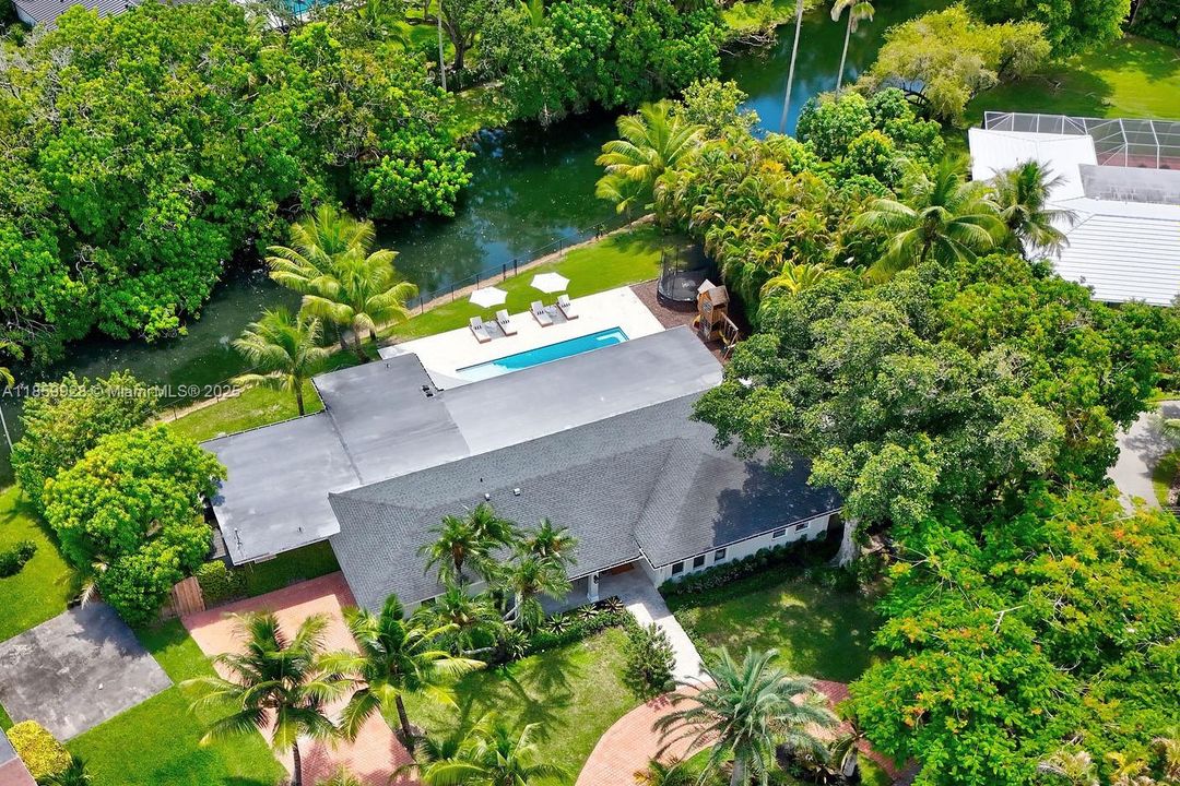 Recently Sold: $2,499,000 (4 beds, 3 baths, 3142 Square Feet)