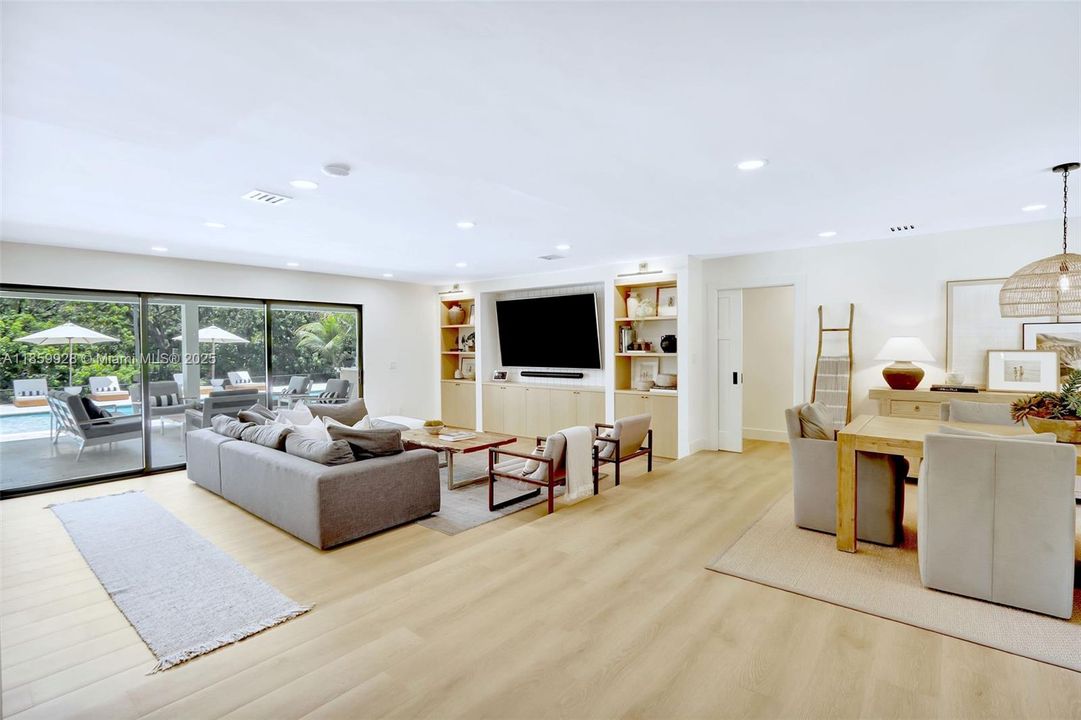 Recently Sold: $2,499,000 (4 beds, 3 baths, 3142 Square Feet)