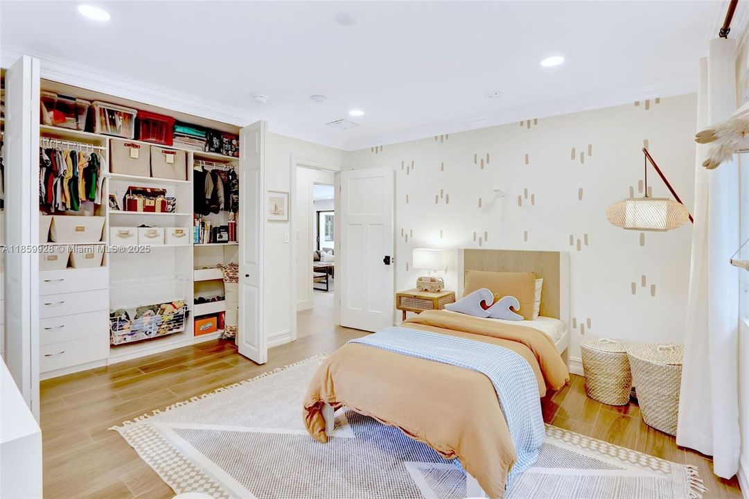 Recently Sold: $2,499,000 (4 beds, 3 baths, 3142 Square Feet)