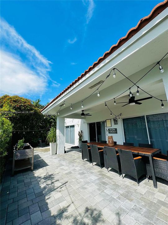 Под контрактом: $4,400 (4 спален, 3 ванн, 2043 Квадратных фут)