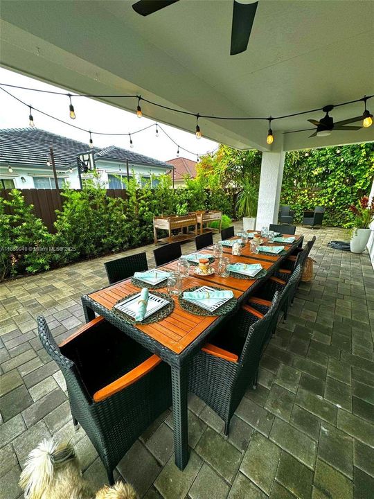 Под контрактом: $4,400 (4 спален, 3 ванн, 2043 Квадратных фут)