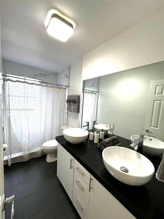 Под контрактом: $4,400 (4 спален, 3 ванн, 2043 Квадратных фут)