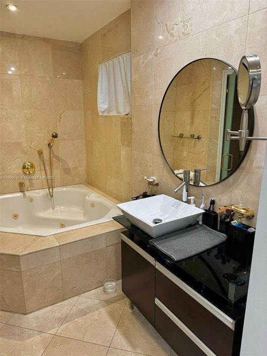 Под контрактом: $4,400 (4 спален, 3 ванн, 2043 Квадратных фут)