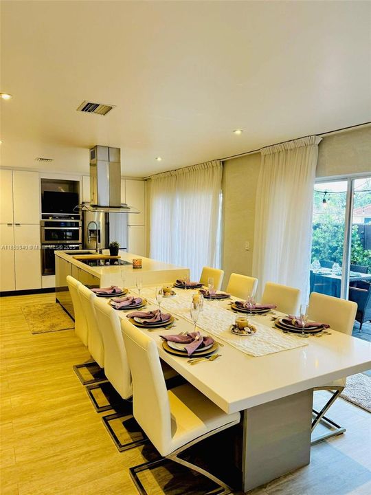 Под контрактом: $4,400 (4 спален, 3 ванн, 2043 Квадратных фут)