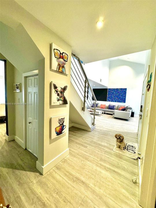 Под контрактом: $4,400 (4 спален, 3 ванн, 2043 Квадратных фут)