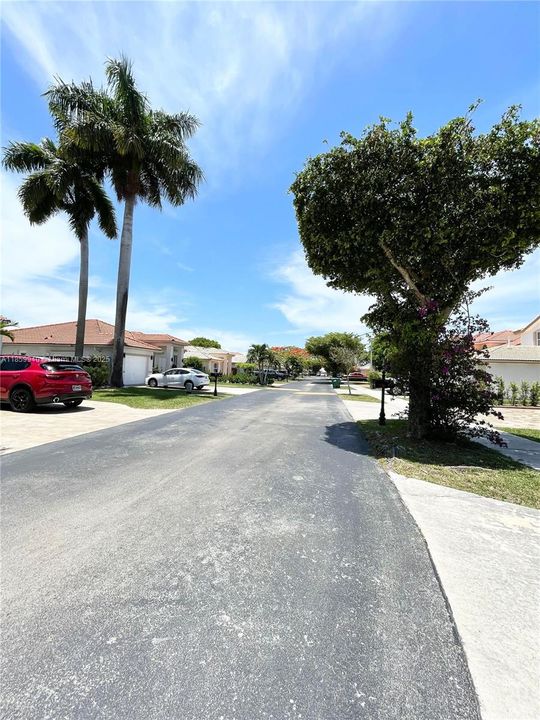 Под контрактом: $4,400 (4 спален, 3 ванн, 2043 Квадратных фут)