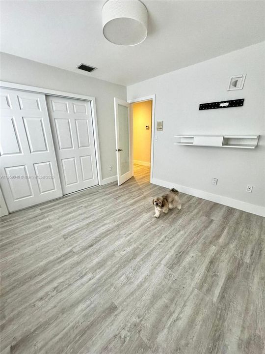 Под контрактом: $4,400 (4 спален, 3 ванн, 2043 Квадратных фут)