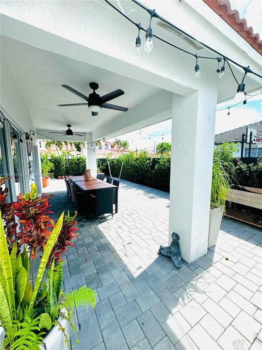 Под контрактом: $4,400 (4 спален, 3 ванн, 2043 Квадратных фут)