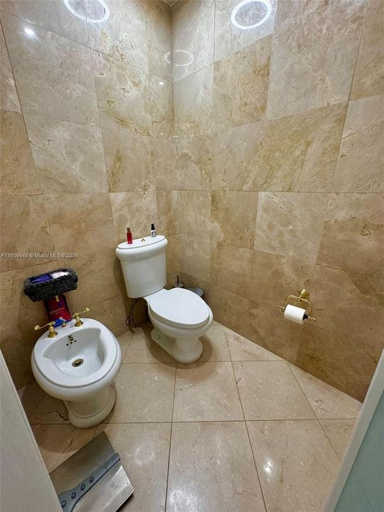 Под контрактом: $4,400 (4 спален, 3 ванн, 2043 Квадратных фут)