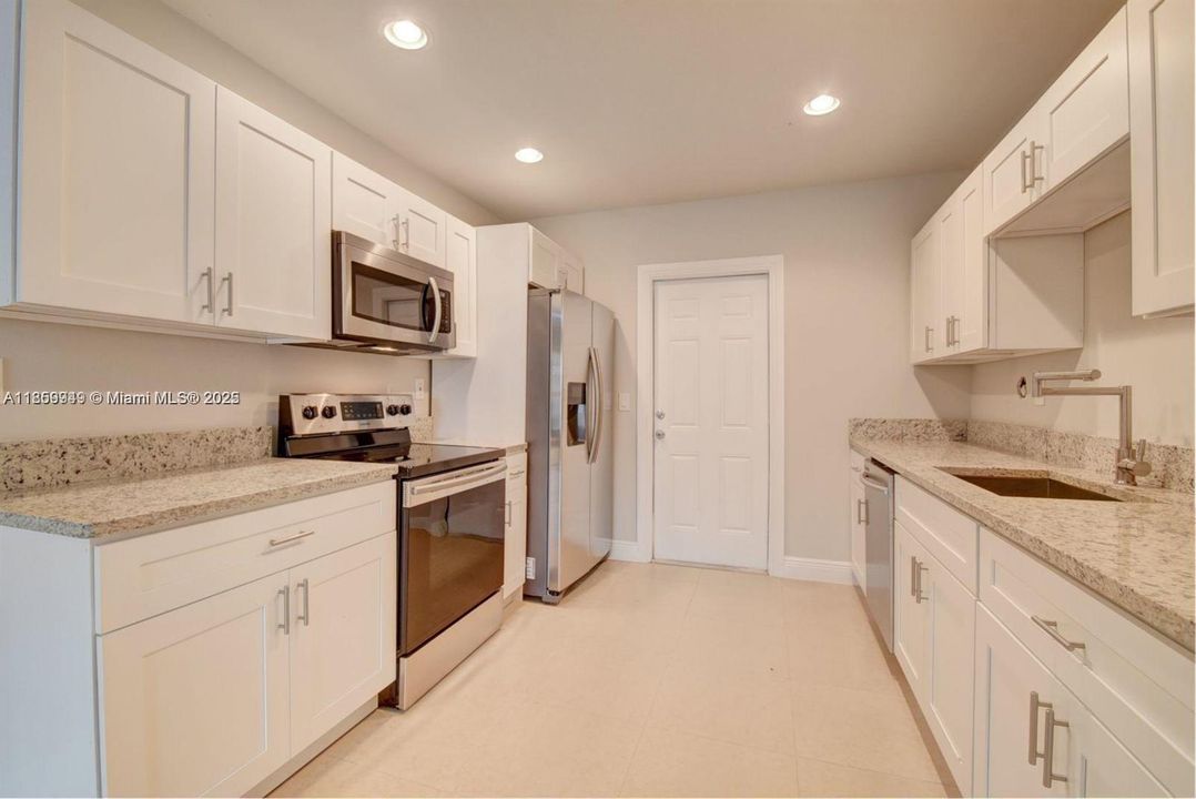 Recientemente alquilado: $1,950 (2 camas, 1 baños, 912 Pies cuadrados)