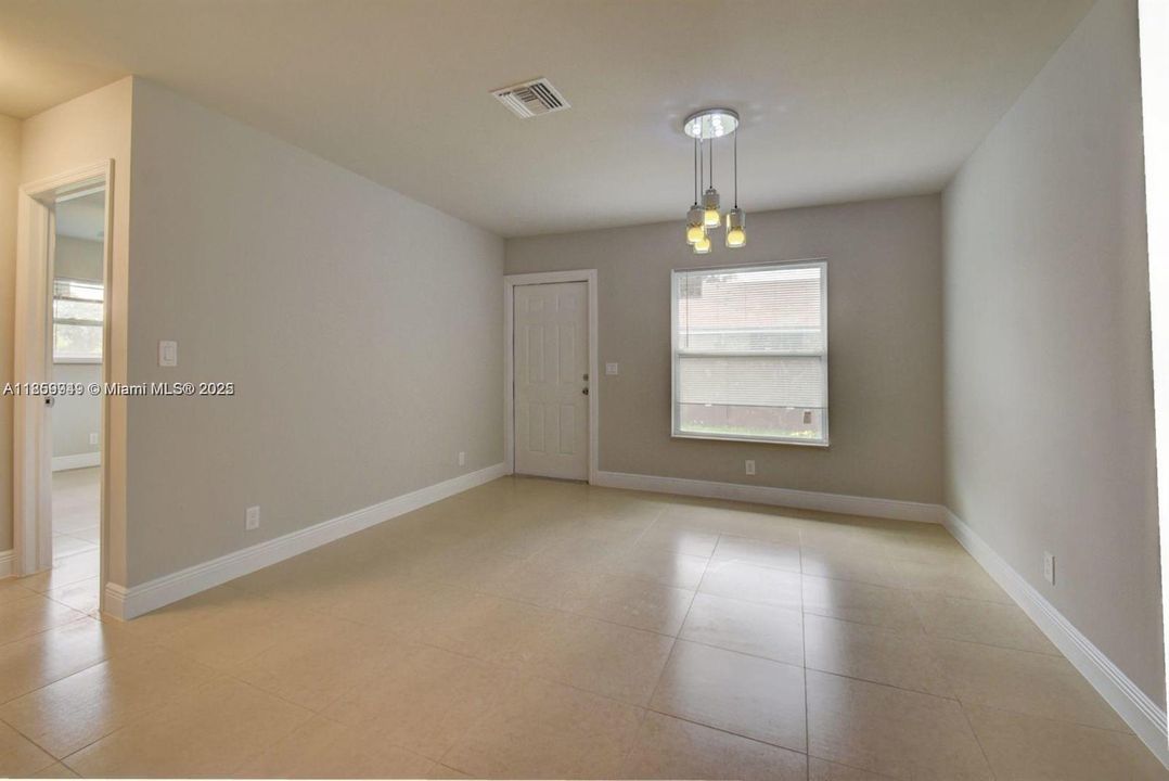 Recientemente alquilado: $1,950 (2 camas, 1 baños, 912 Pies cuadrados)