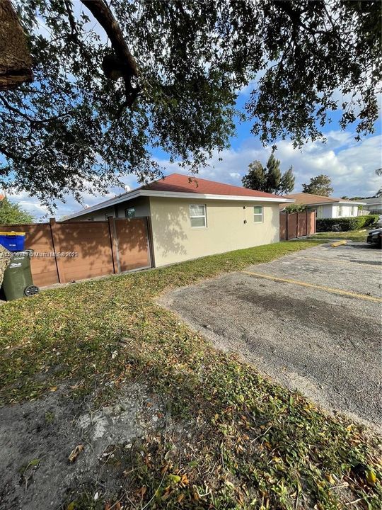 Recientemente alquilado: $1,950 (2 camas, 1 baños, 912 Pies cuadrados)