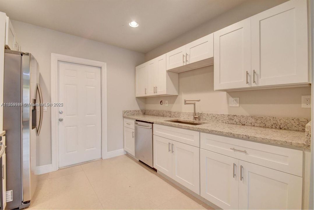 Recientemente alquilado: $1,950 (2 camas, 1 baños, 912 Pies cuadrados)