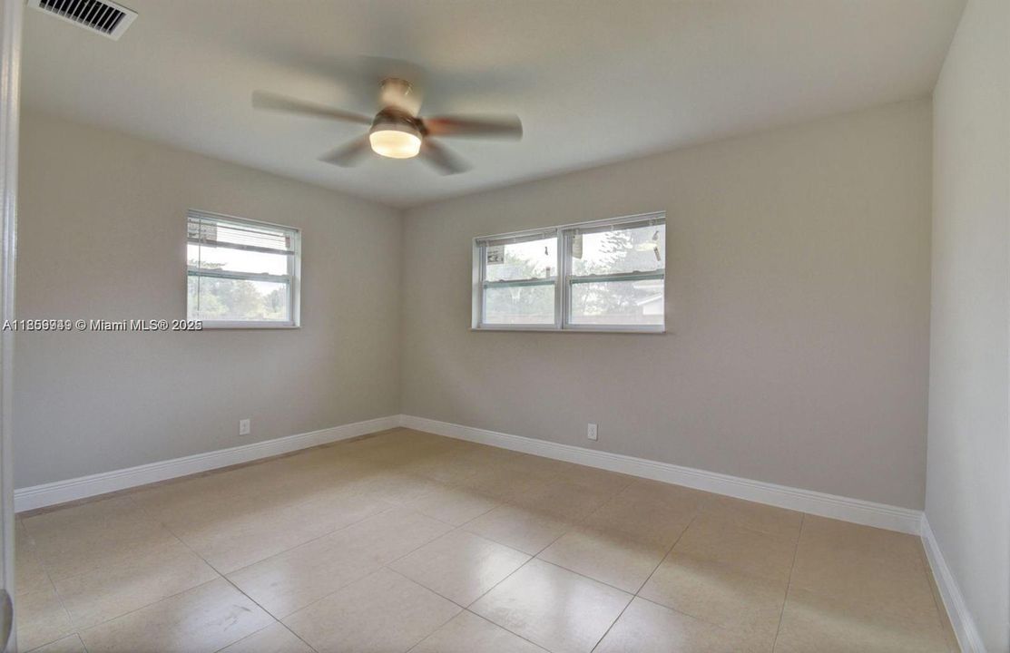 Recientemente alquilado: $1,950 (2 camas, 1 baños, 912 Pies cuadrados)