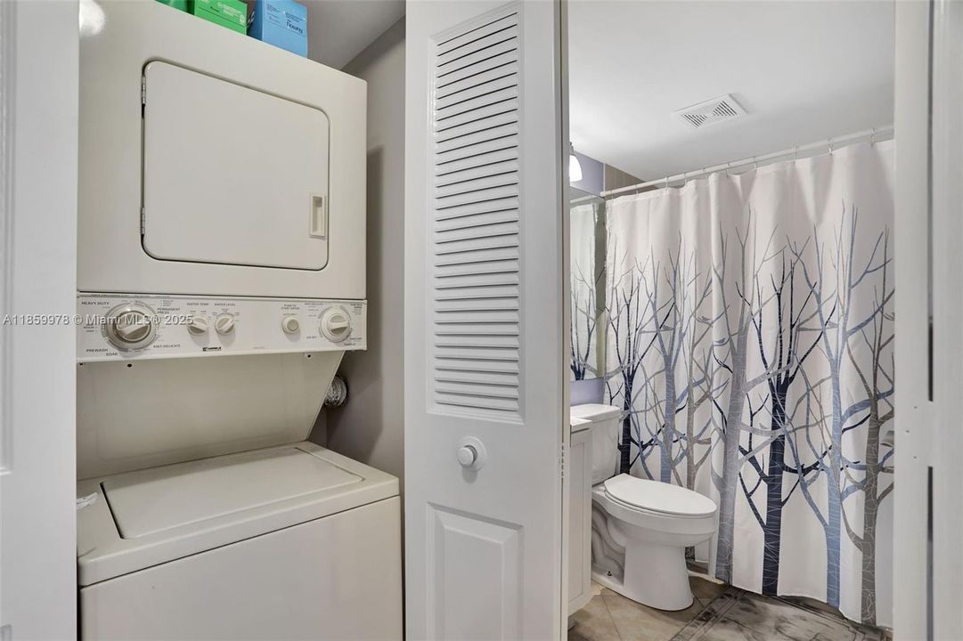 最近售出: $189,000 (2 贝兹, 2 浴室, 990 平方英尺)