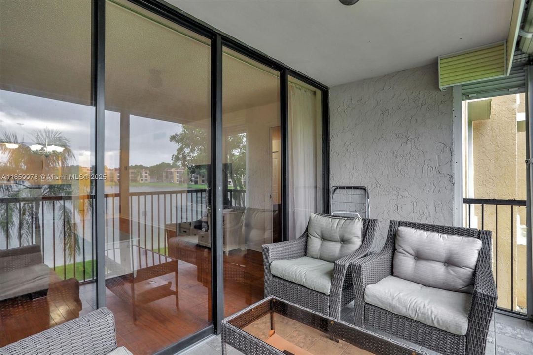 最近售出: $189,000 (2 贝兹, 2 浴室, 990 平方英尺)