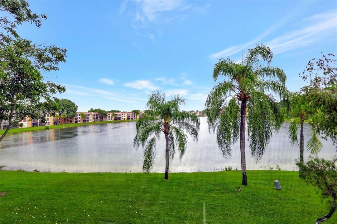 最近售出: $189,000 (2 贝兹, 2 浴室, 990 平方英尺)