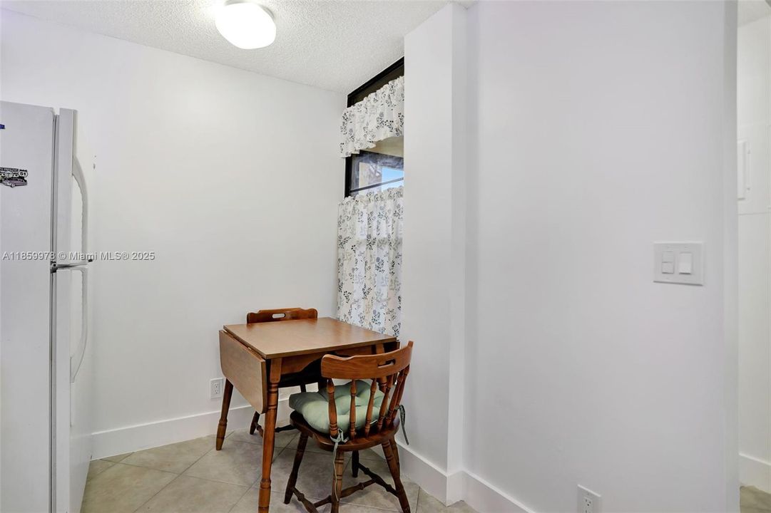 最近售出: $189,000 (2 贝兹, 2 浴室, 990 平方英尺)