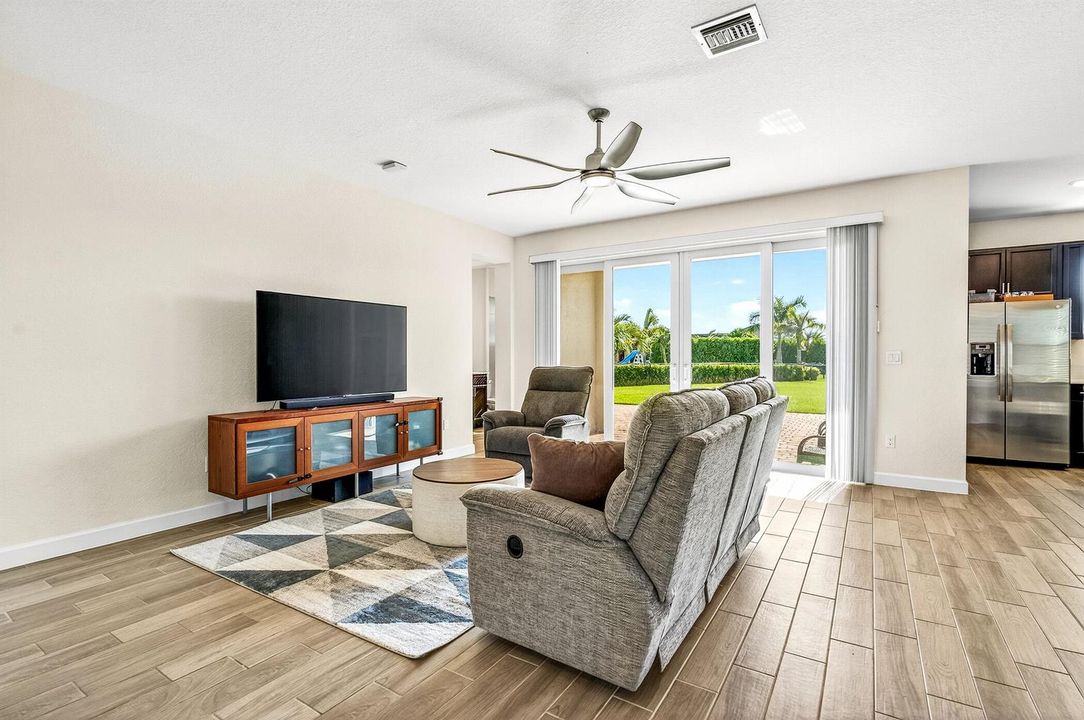 003_5986 Sequoia Circle-106