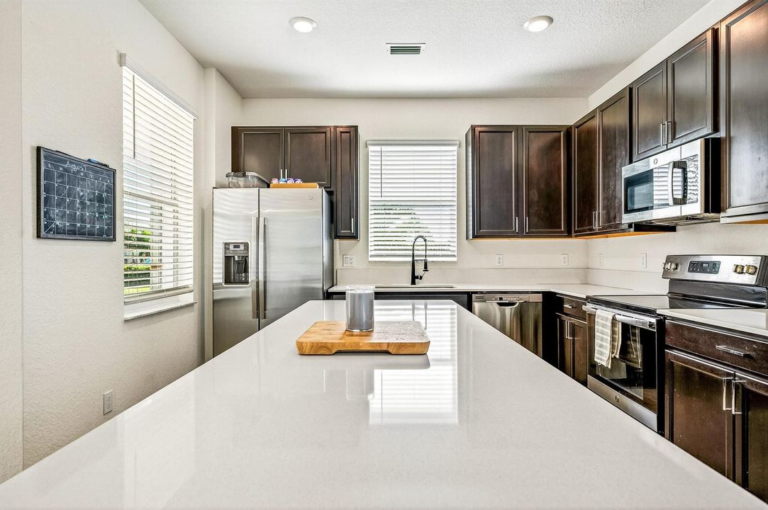 020_5986 Sequoia Circle-190