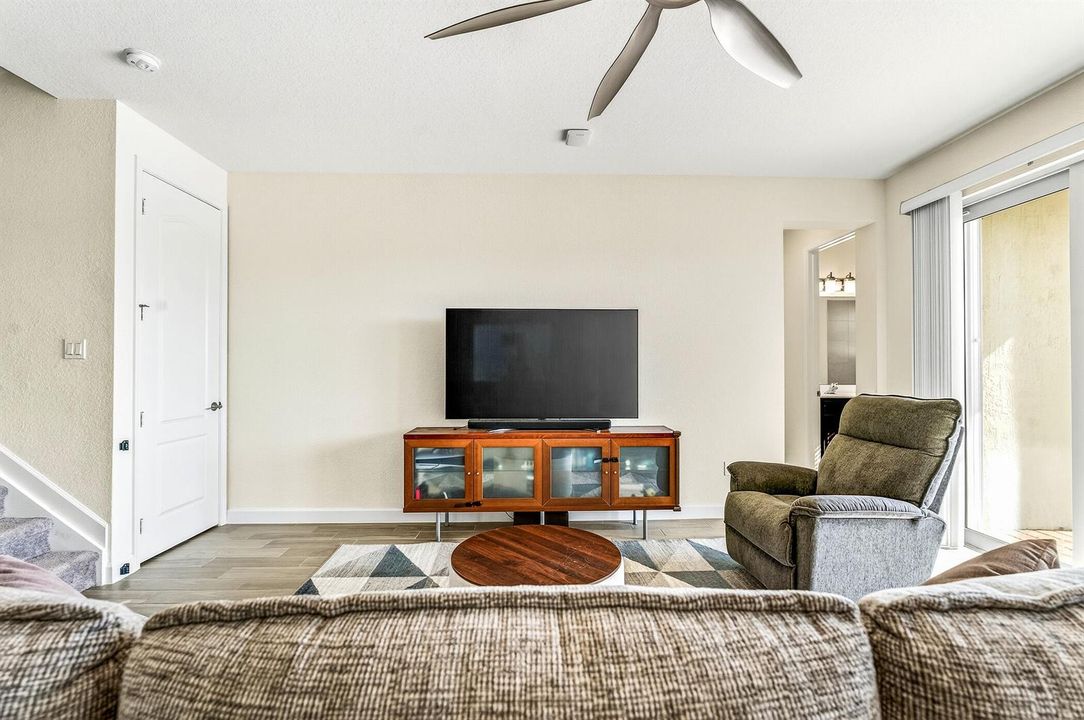 010_5986 Sequoia Circle-140